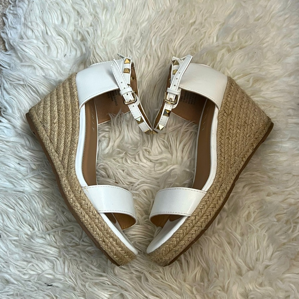 American Eagle Pumps